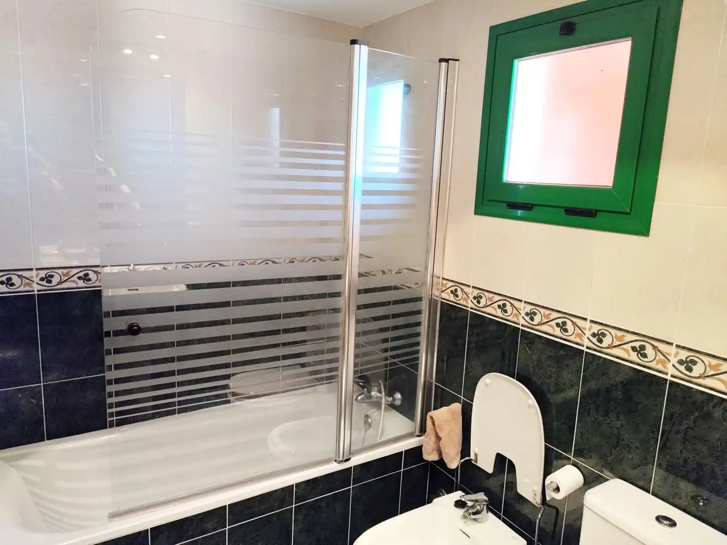 Baño de Ático en venta en Fuengirola con Aire acondicionado, Terraza y Amueblado