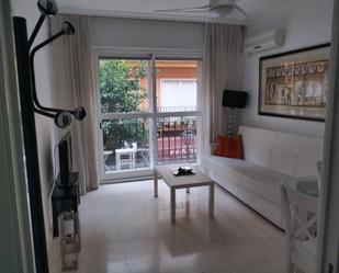 Sala d'estar de Apartament de lloguer en  Sevilla Capital amb Aire condicionat i Balcó