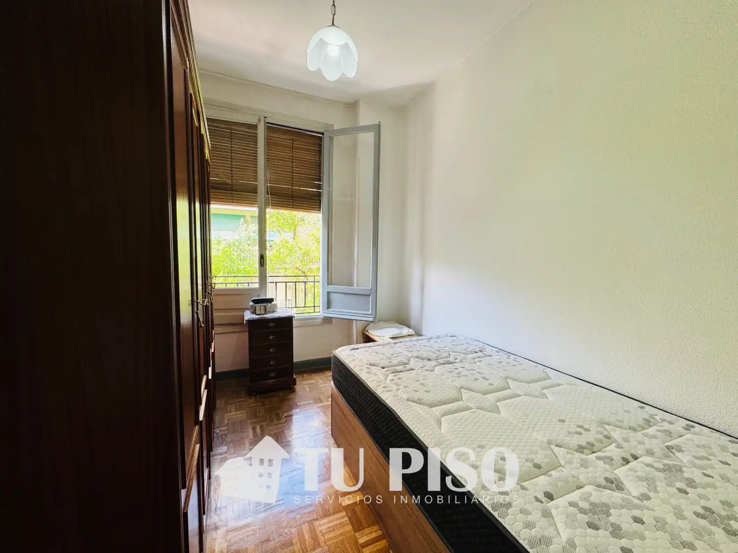 Schlafzimmer von Wohnung zur Miete in Madrid mit Heizung, Terrasse und Möbliert