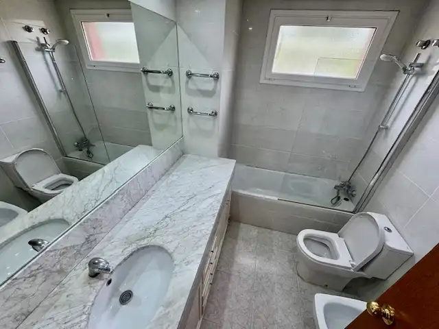 Badezimmer von Dachboden zur Miete in Sant Cugat del Vallès mit Klimaanlage, Heizung und Terrasse
