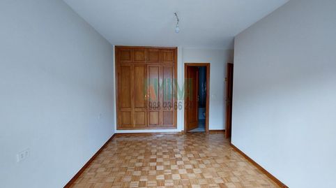 Foto 2 de Piso de alquiler en Couto, Ourense Capital