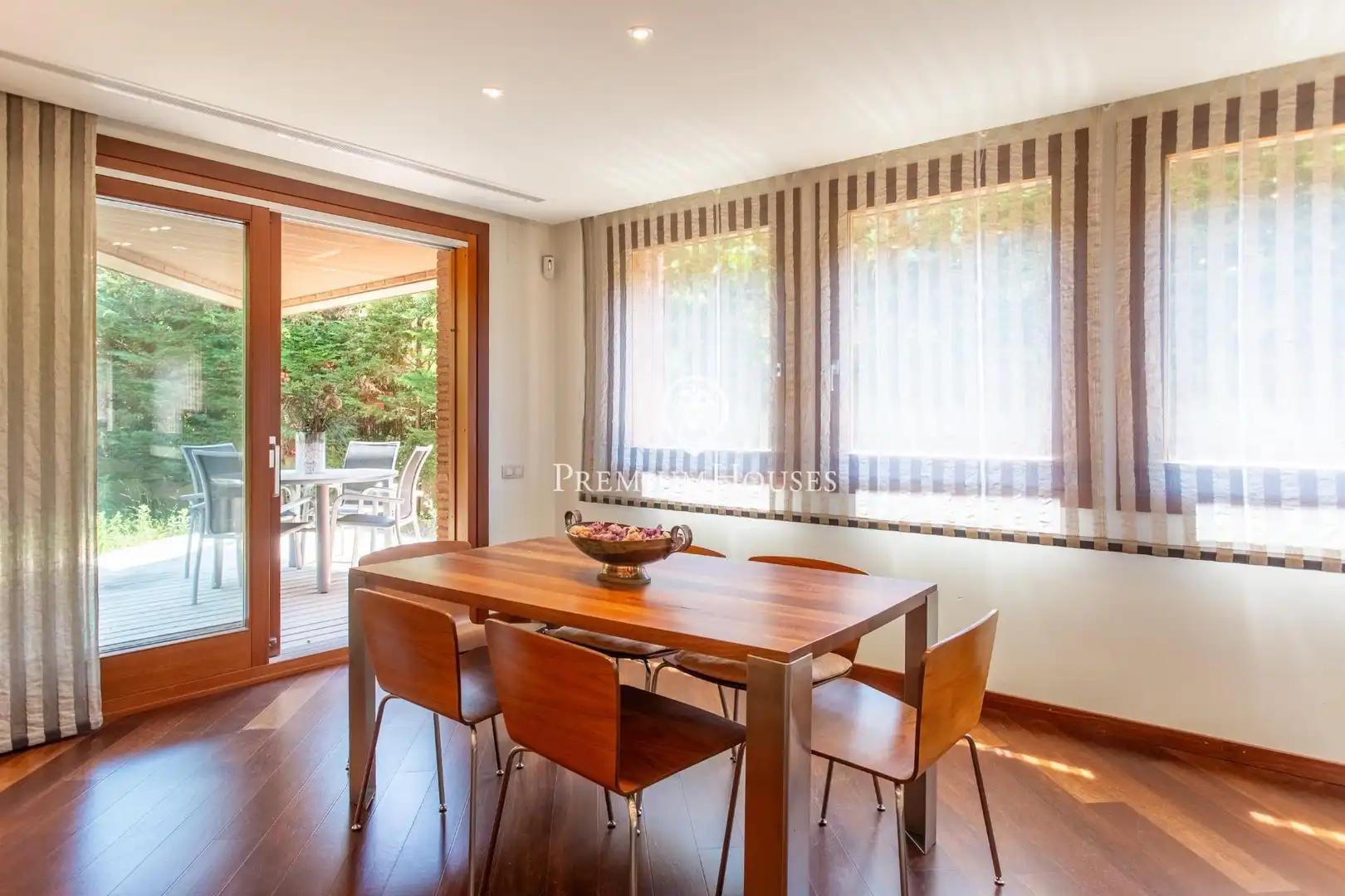 Esszimmer von Haus oder Chalet zum Verkauf in Cabrera de Mar mit Klimaanlage, Heizung und Privatgarten