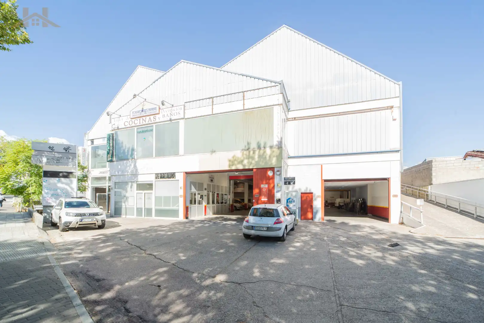 Vista exterior de Nave industrial en venta en Collado Villalba con Alarma