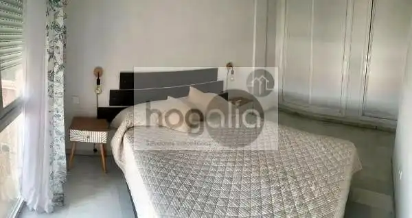 Schlafzimmer von Wohnung zur Miete in Sevilla mit Klimaanlage, Terrasse und Möbliert