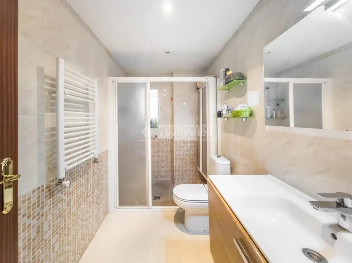 Baño de Piso en venta en Madrid con Aire acondicionado, Calefacción y Parquet