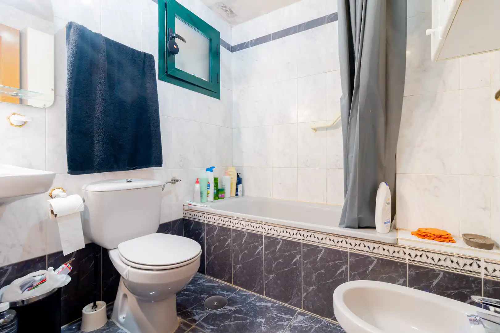 Badezimmer von Wohnung zum Verkauf in Pinto mit Heizung