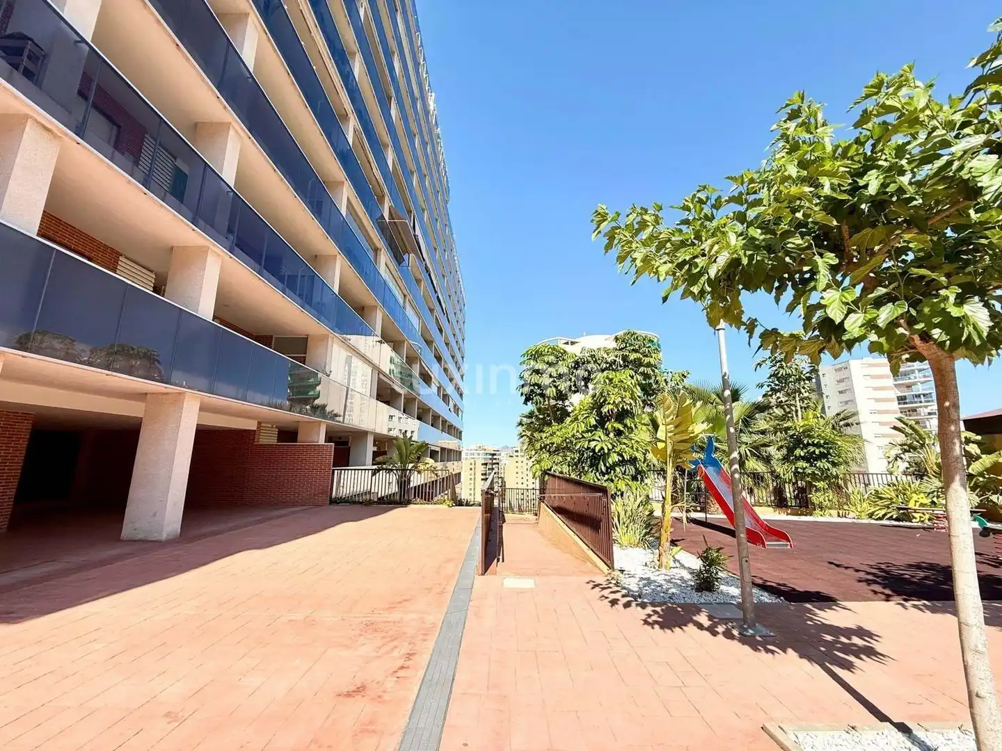 Vista exterior de Pis en venda en Villajoyosa / La Vila Joiosa amb Aire condicionat, Jardí privat i Terrassa