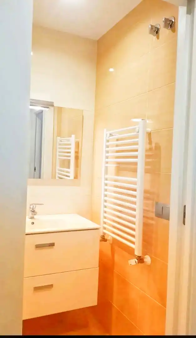 Bathroom of Flat for sale in Oviedo   with Heating and Swimming Pool