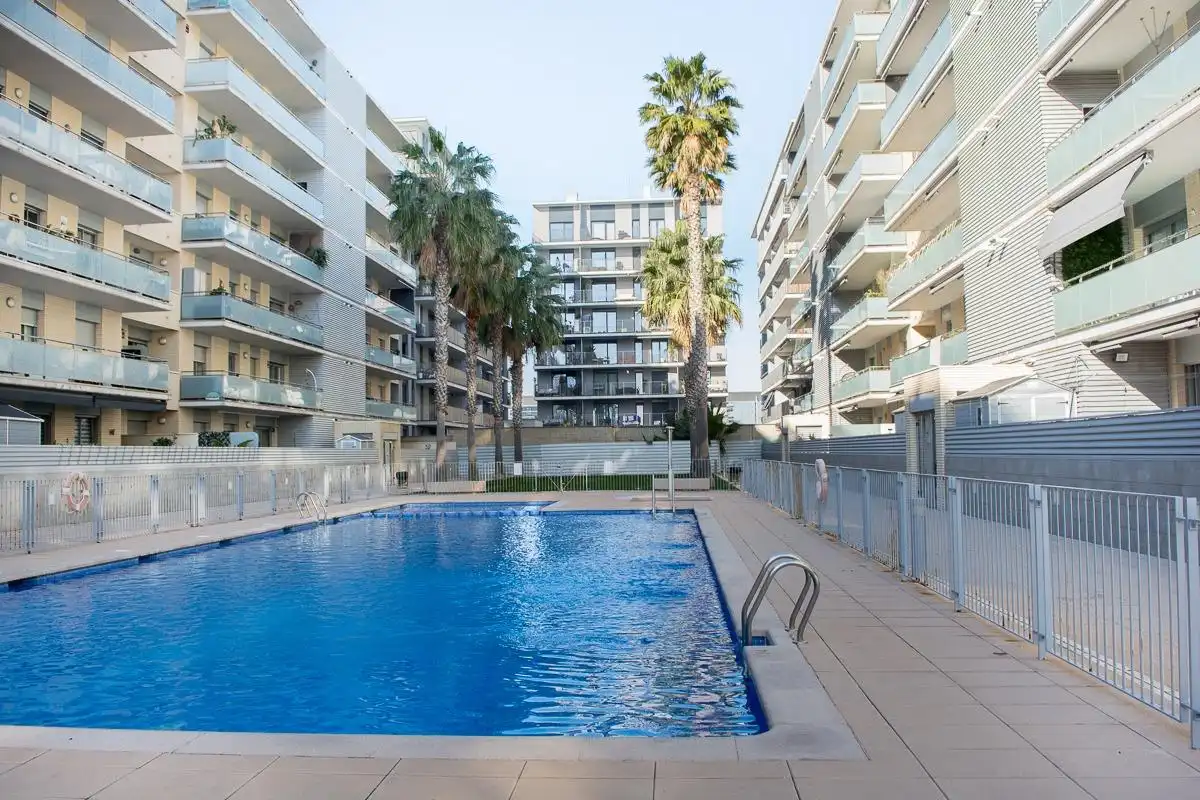 Swimming pool of Flat for sale in Badalona  with Air Conditioner, Heating and Parquet flooring