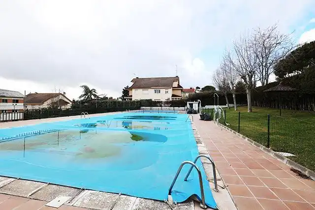 Piscina de Piso en venta en Collado Mediano con Calefacción, Terraza y Trastero