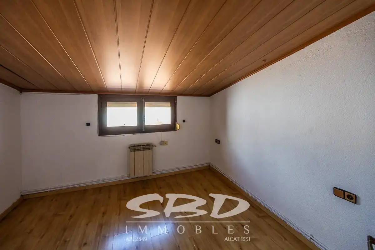 Habitación de Ático en venta en Sabadell con Calefacción y Terraza