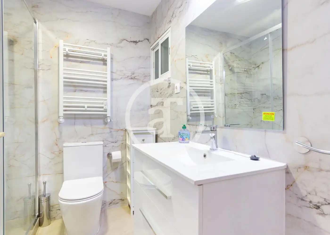 Bathroom of Flat for rent in Madrid  with Air Conditioner, Heating and Furnished