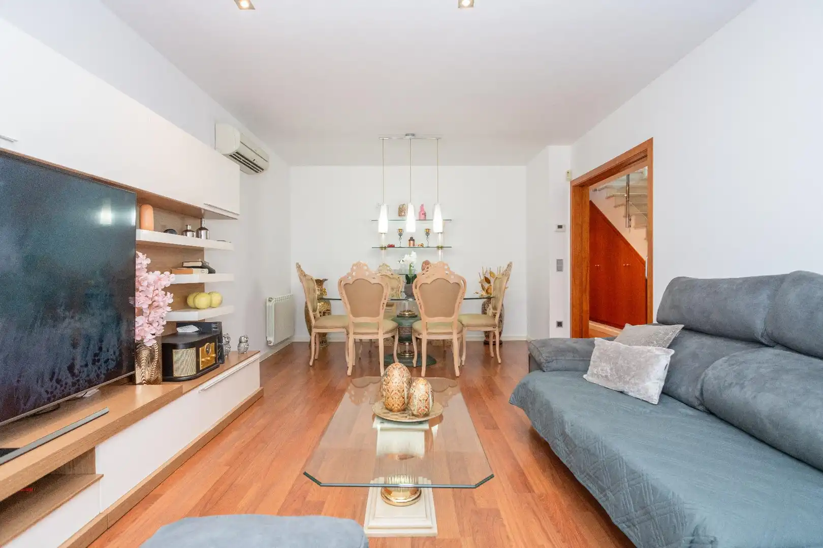 Living room of Houses for rent in Girona  with Air Conditioner, Private garden and Terrace