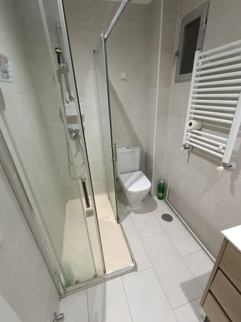 Bathroom of Flat for sale in Madrid  with Storage room