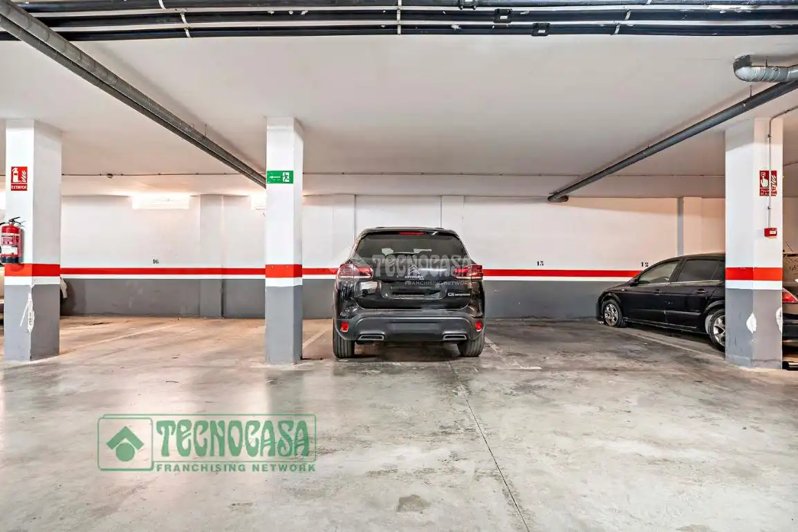 Parking de Piso en venta en Roquetas de Mar con Jardín privado, Terraza y Balcón