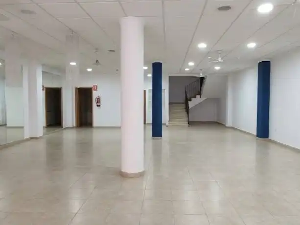 Local en venta en Algueña