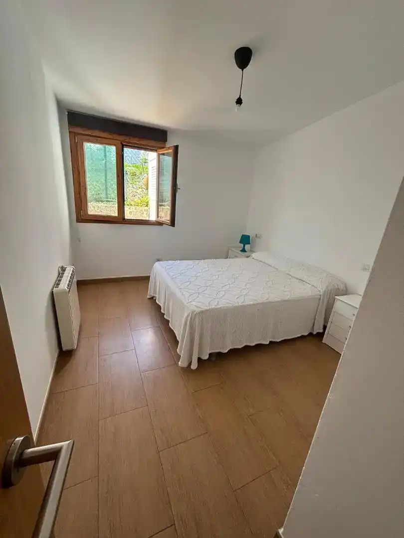 Dormitori de Casa adosada en venda en Guitiriz amb Jardí privat, Moblat i Forn