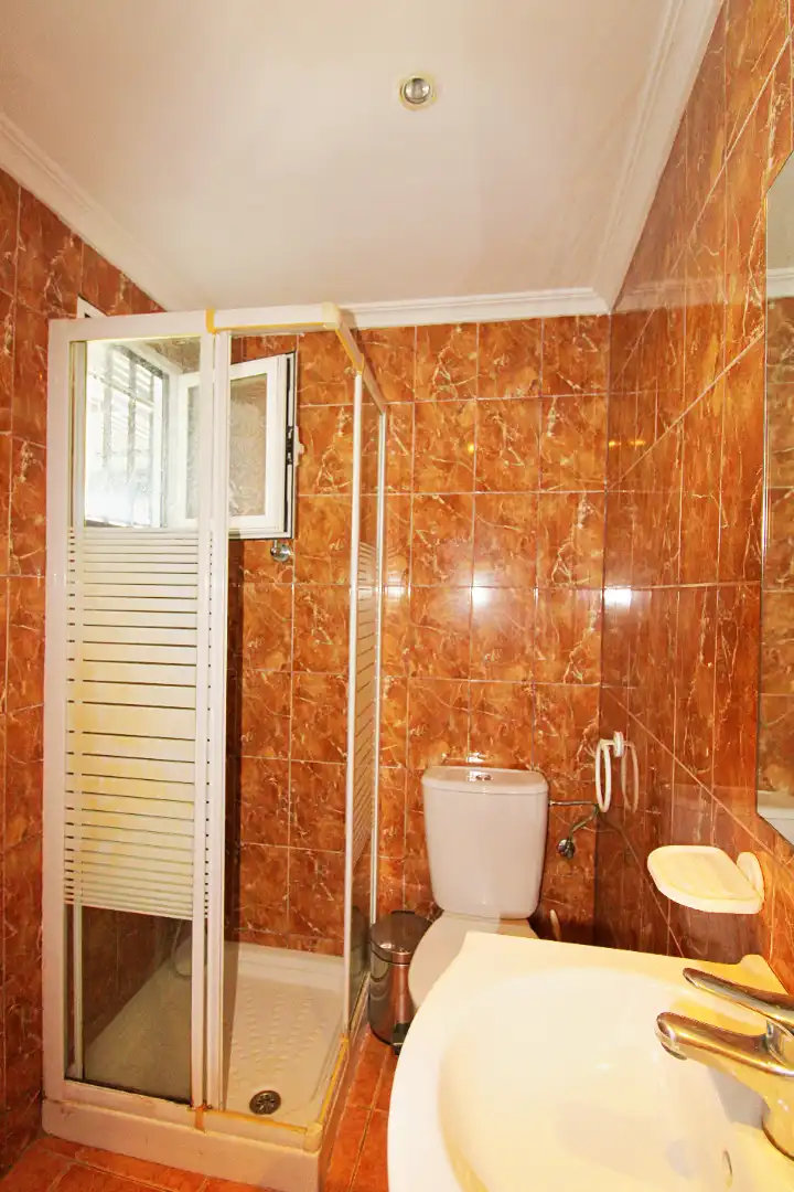 Badezimmer von Erdgeschoss zum Verkauf in Alhaurín de la Torre mit Klimaanlage, Abstellraum und Möbliert