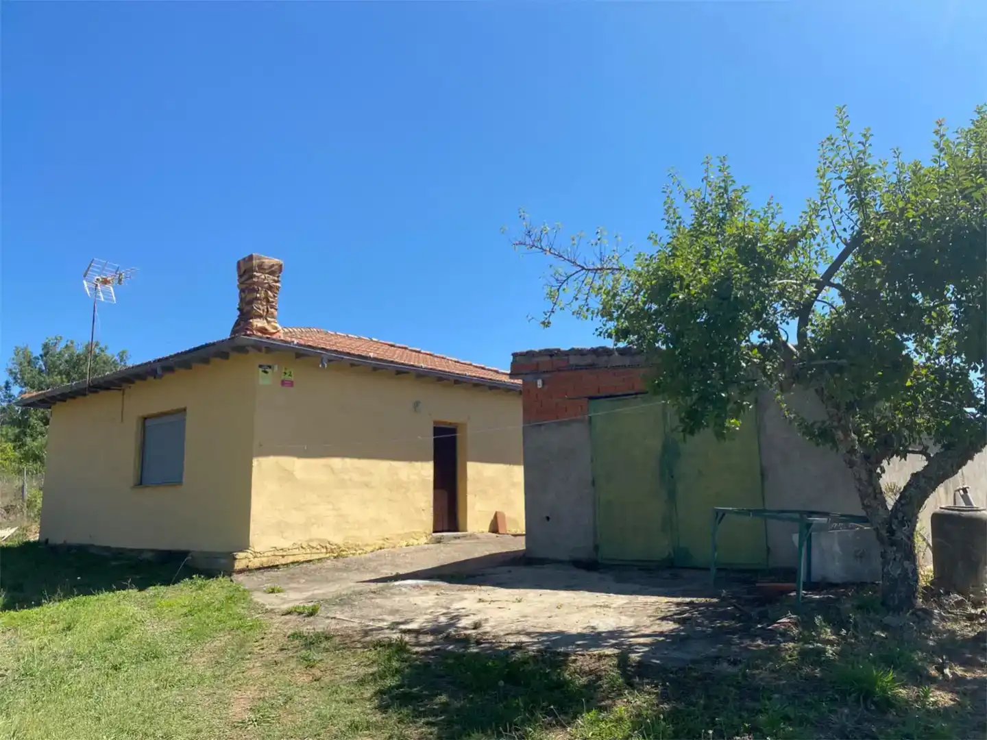 Vista exterior de Finca rústica en venda en Colmenar de Montemayor, Salamanca