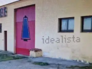 Außenansicht von Fabrikhallen zum Verkauf in Santa Maria d'Oló mit Alarm