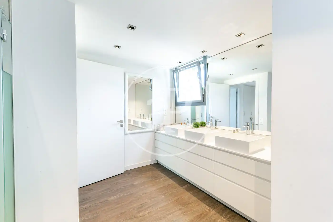 Bathroom of Houses for rent in Barcelona  with Air Conditioner, Heating and Private garden