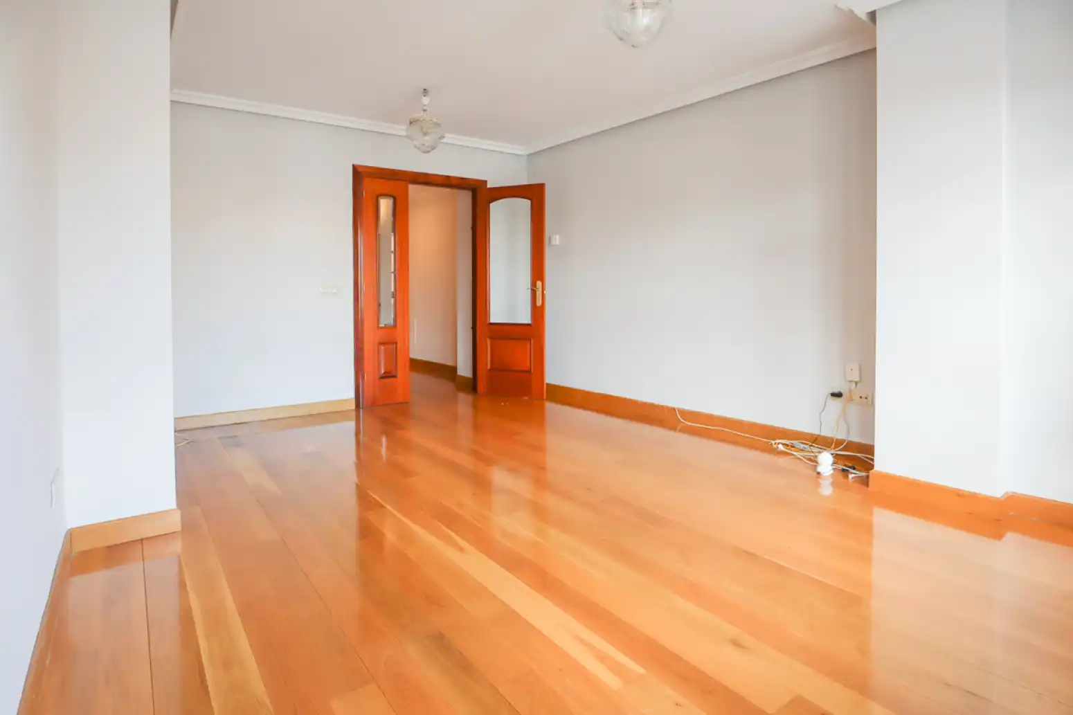 Wohnzimmer von Wohnung zur Miete in Oviedo  mit Heizung und Parkett