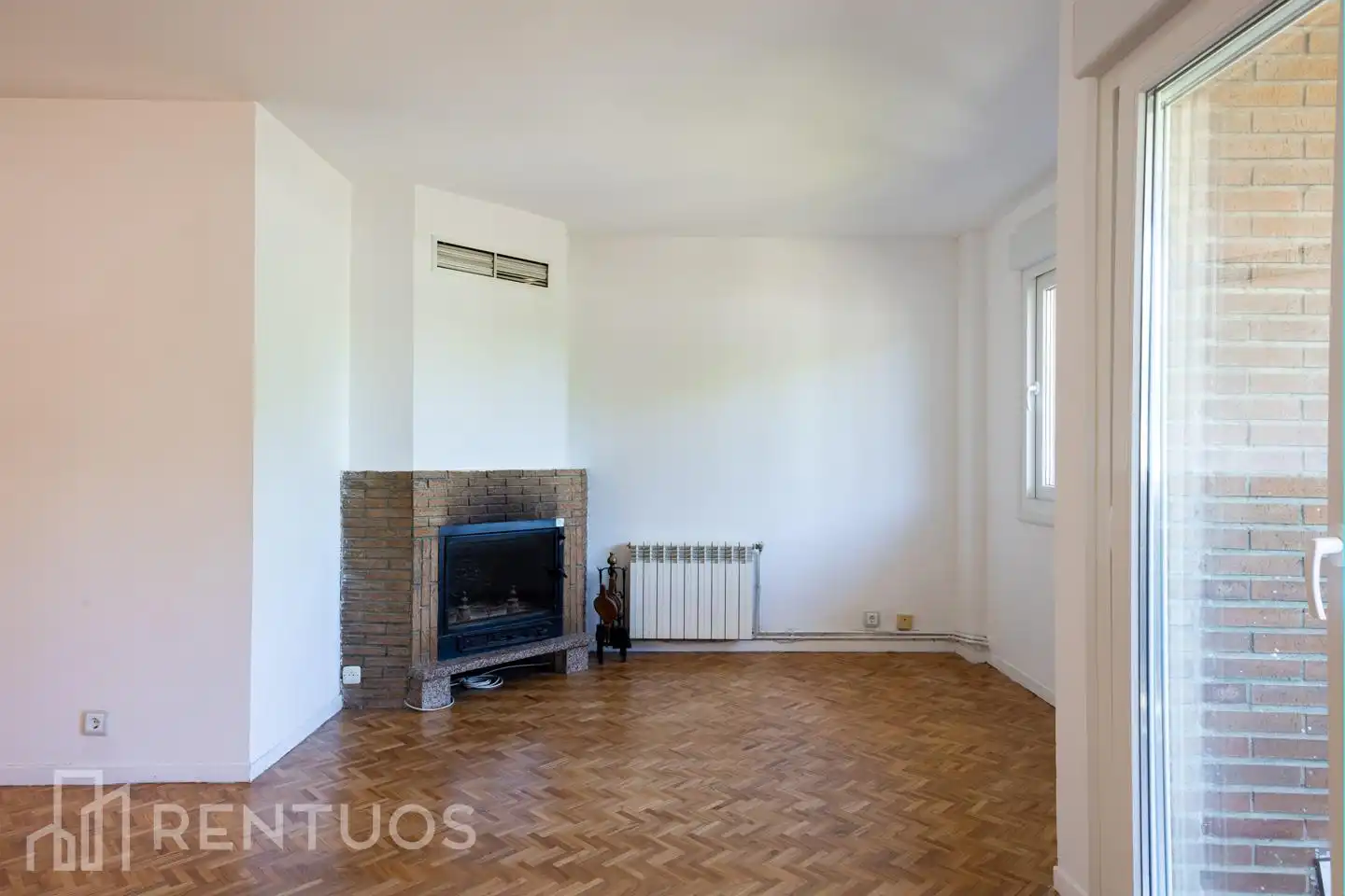 Living room of Flat for rent in Majadahonda  with Air Conditioner, Heating and Parquet flooring