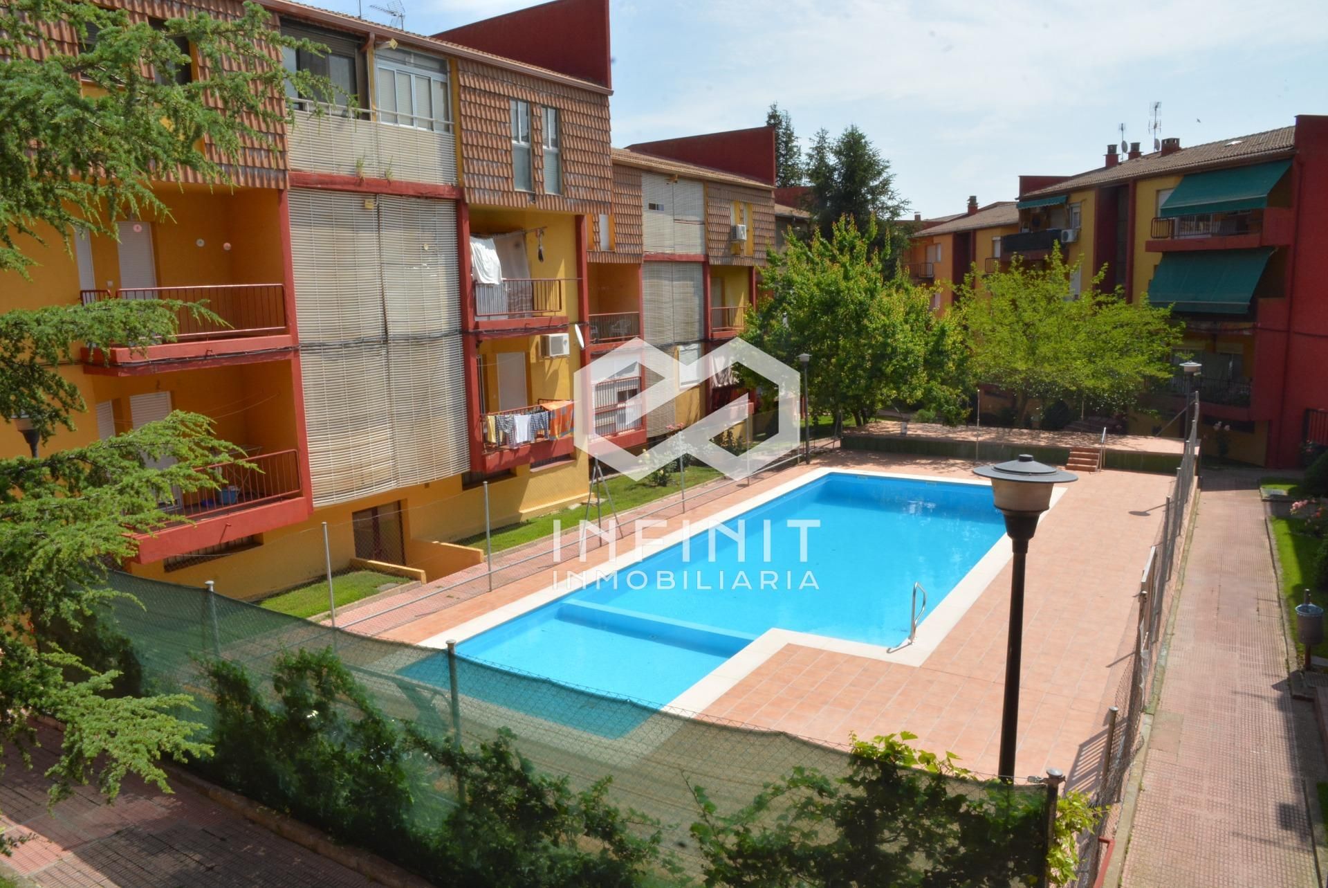 Swimming pool of Flat for sale in Sacedón  with Private garden, Terrace and Storage room