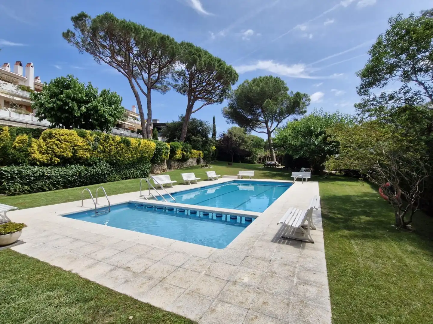 Piscina de Planta baixa en venda en Castell d'Aro, Platja d'Aro i s'Agaró amb Aire condicionat, Calefacció i Jardí privat