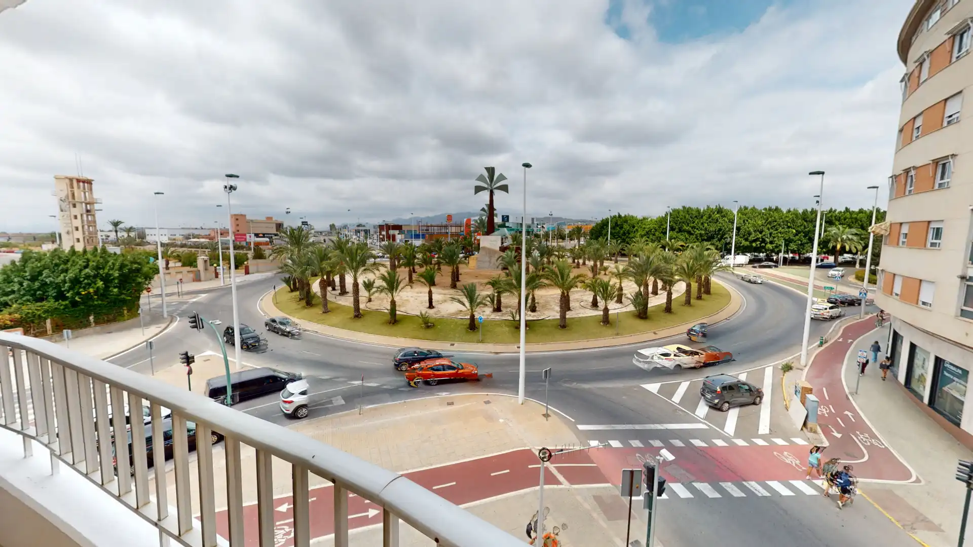 Vista exterior de Pis en venda en Elche / Elx amb Moblat i Balcó