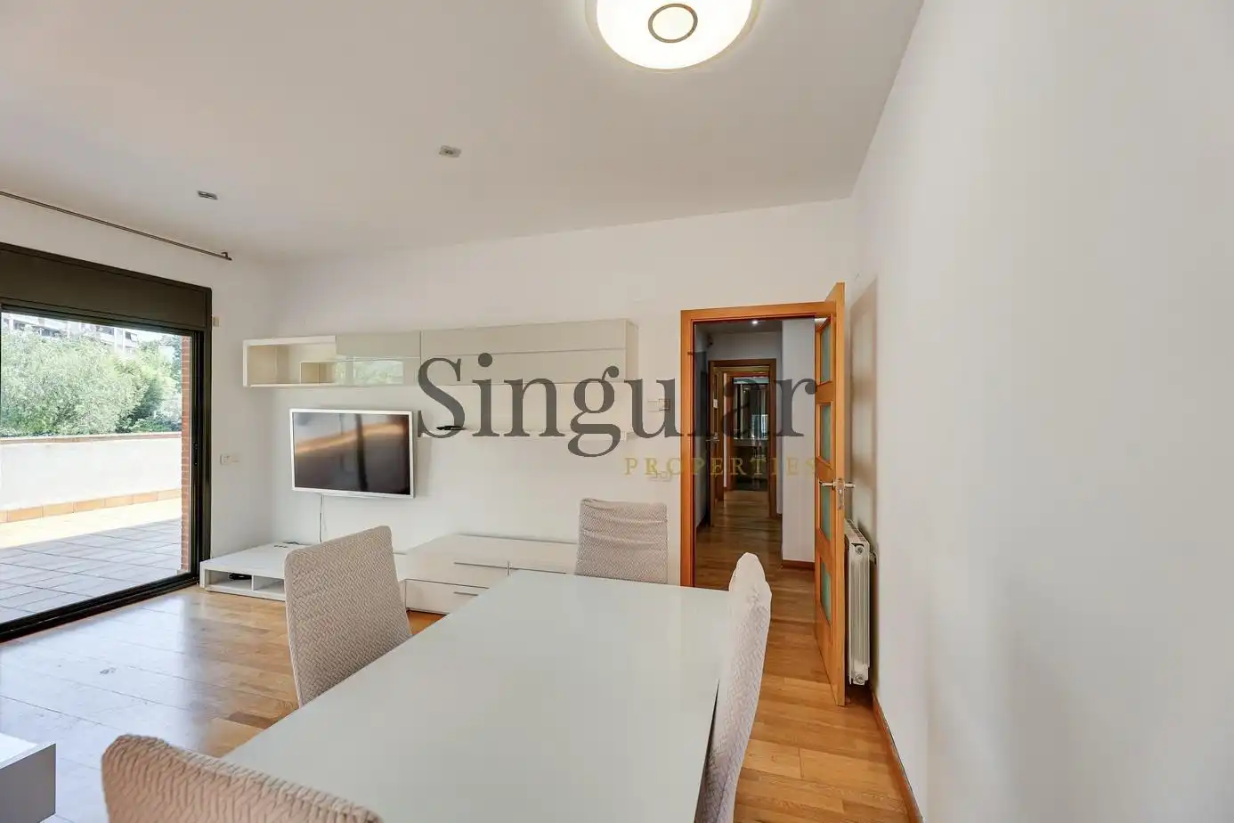 Sala d'estar de Pis en venda en Sant Cugat del Vallès amb Jardí privat, Terrassa i Traster