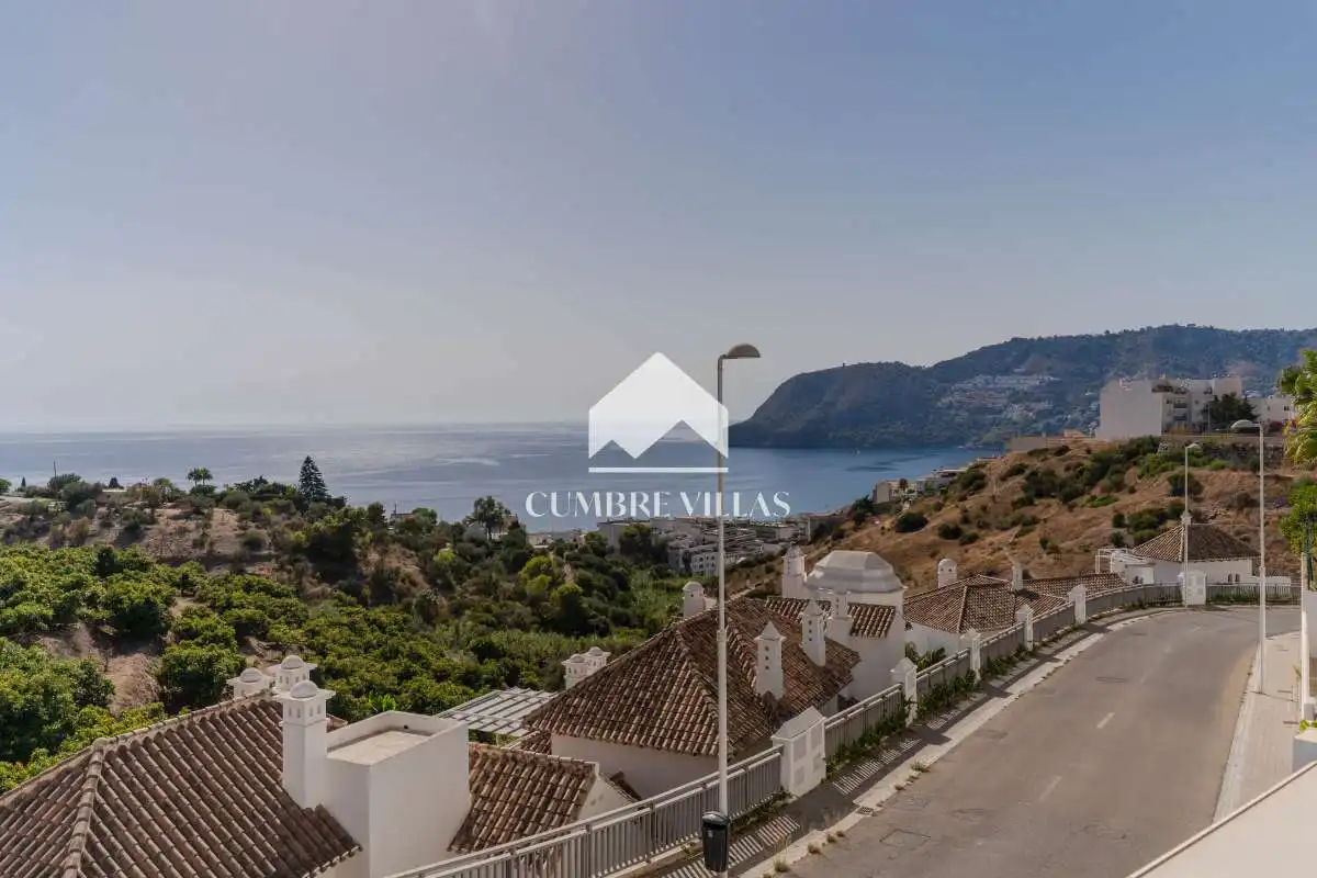 Vista exterior de Casa adosada en venta en Almuñécar con Terraza, Trastero y Internet