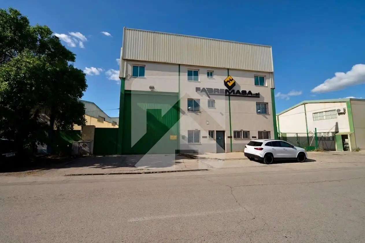 Außenansicht von Fabrikhallen zum Verkauf in Valdemoro