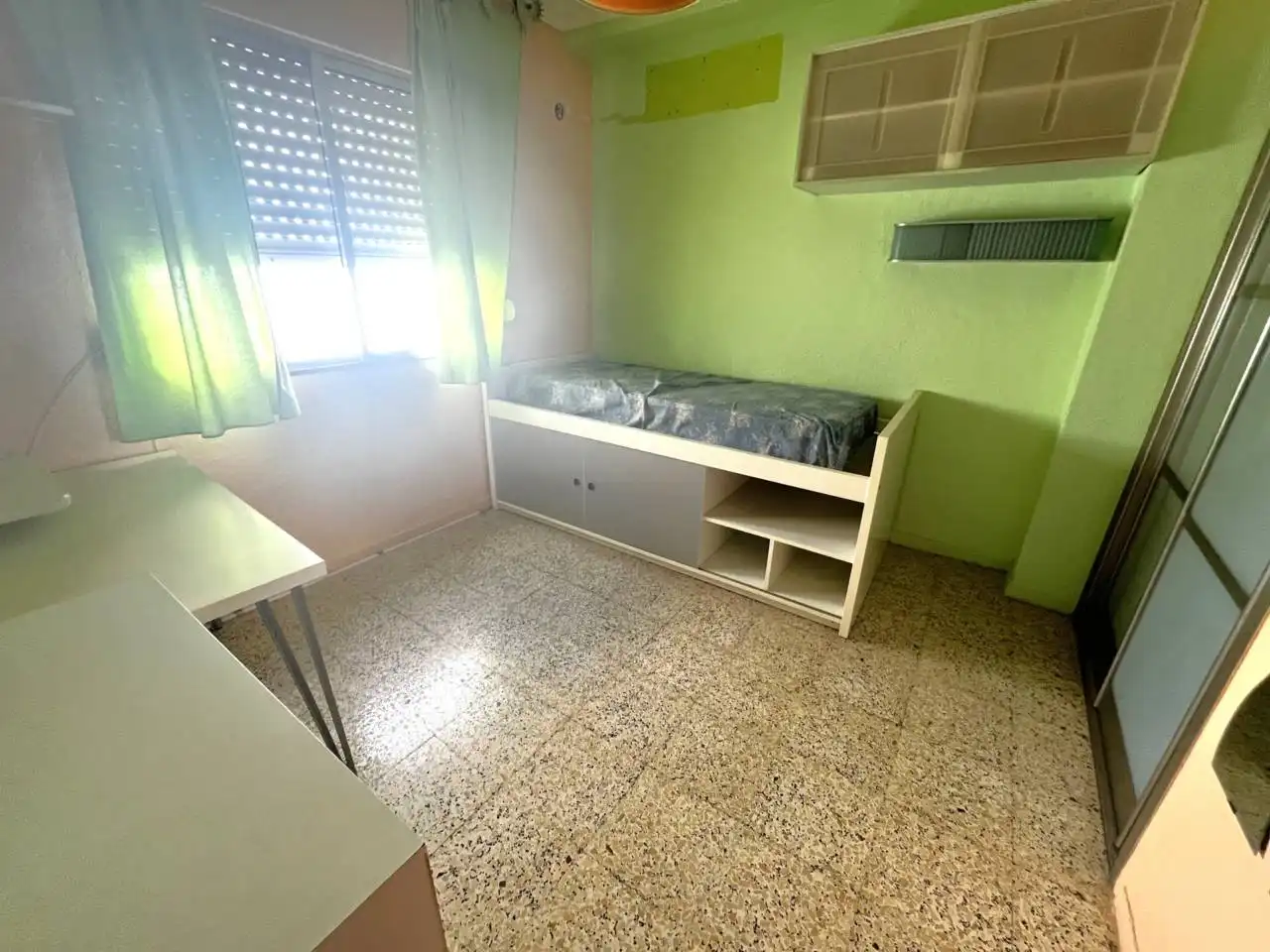 Schlafzimmer von Dachboden zum Verkauf in Huelva mit Terrasse und Abstellraum