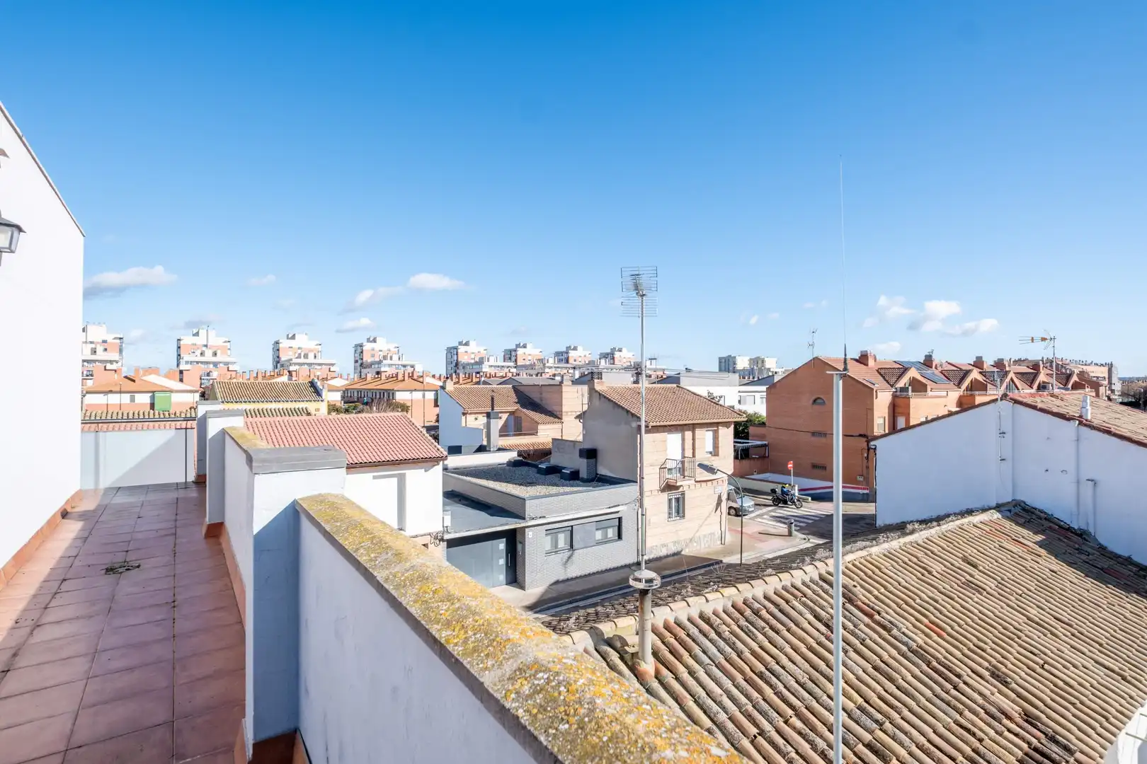 Exterior view of Houses for sale in Zaragoza  with Air Conditioner and Heating