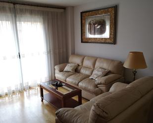 Sala d'estar de Apartament de lloguer en  Teruel Capital amb Balcó
