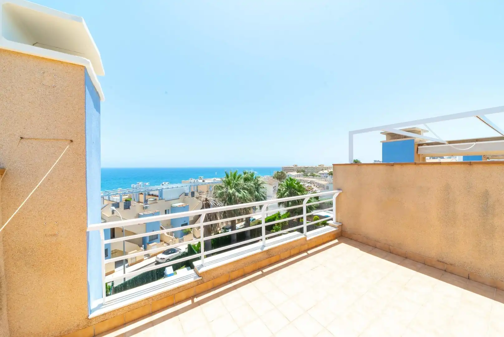 Terrassa de Casa adosada en venda en Orihuela amb Aire condicionat, Piscina i Moblat