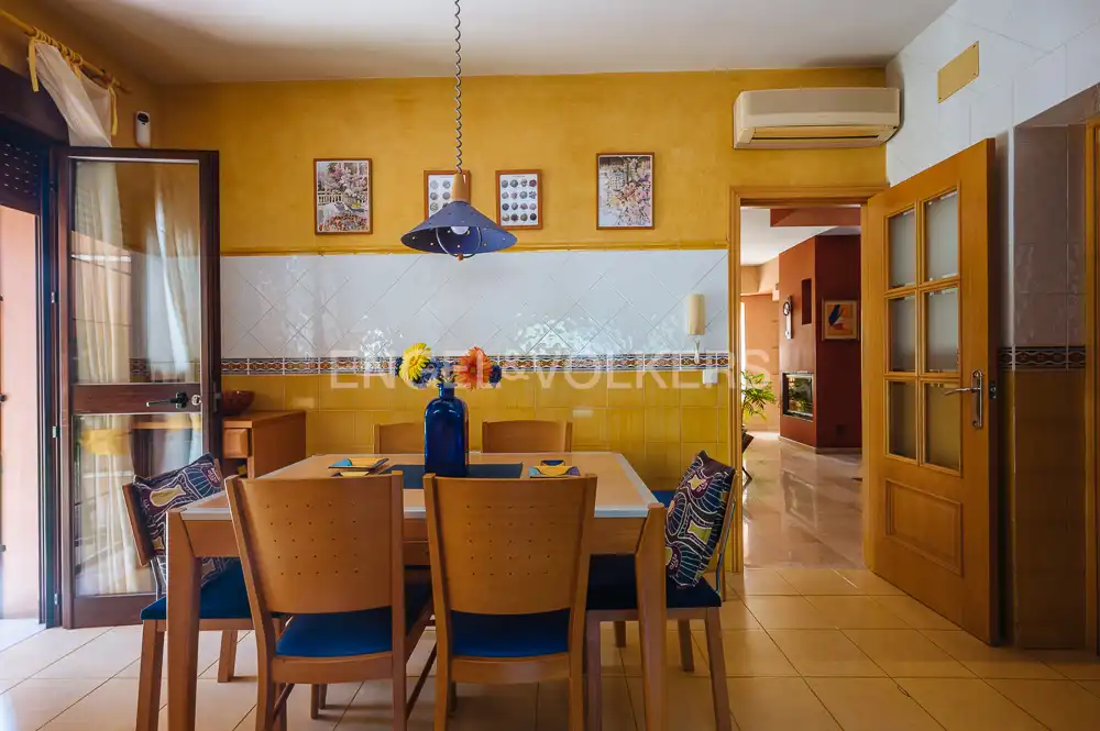 Comedor de Casa o chalet en venta en Bormujos con Aire acondicionado, Calefacción y Jardín privado