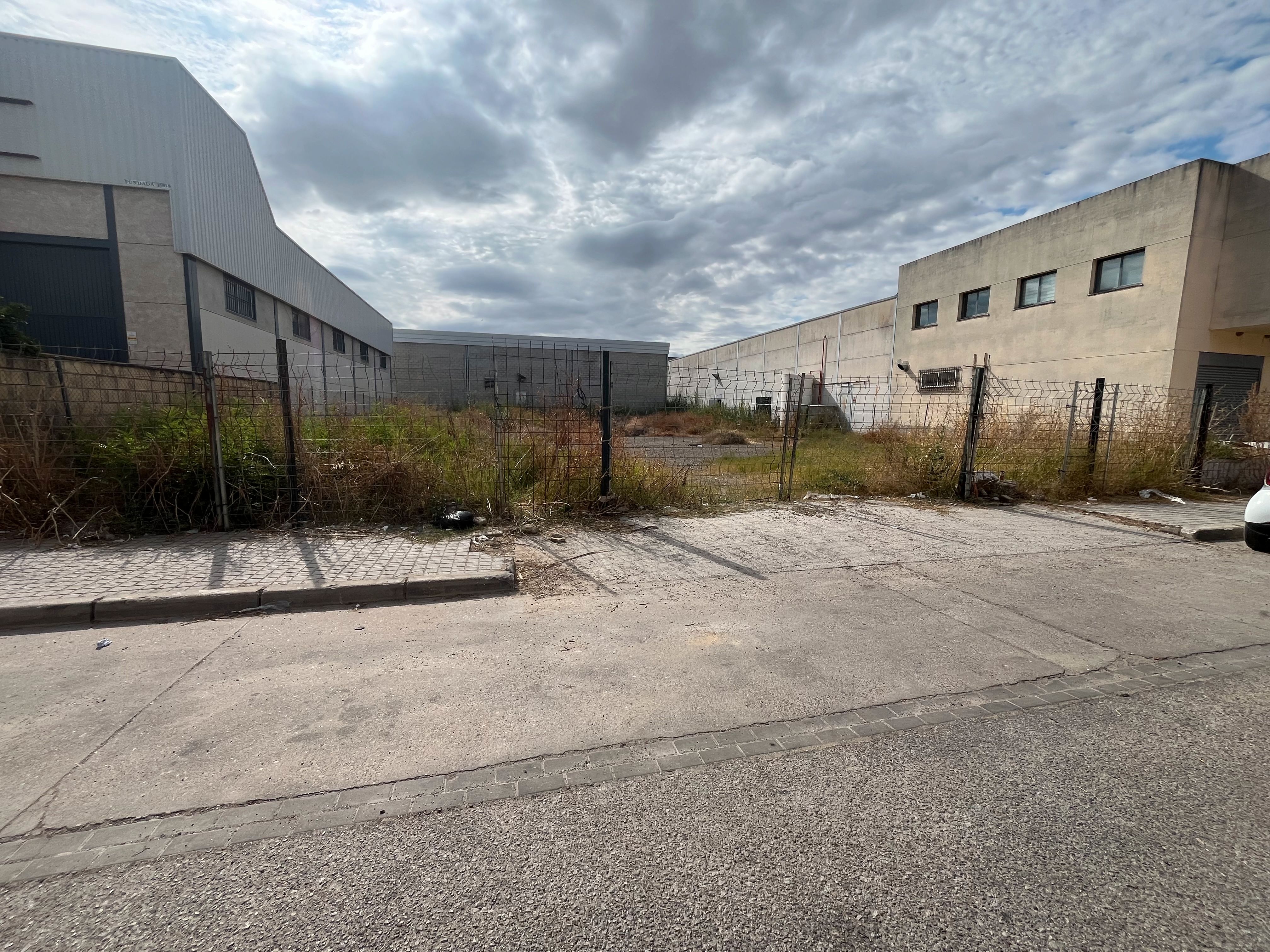 Terreny industrial en venda en Gelves