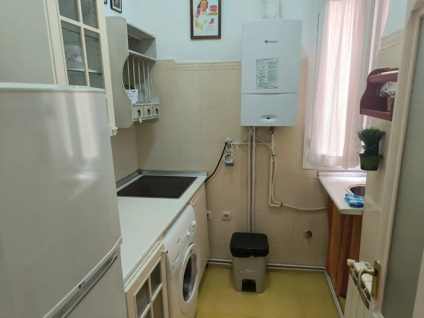 Cocina de Estudio de alquiler en Madrid con Aire acondicionado, Calefacción y Parquet