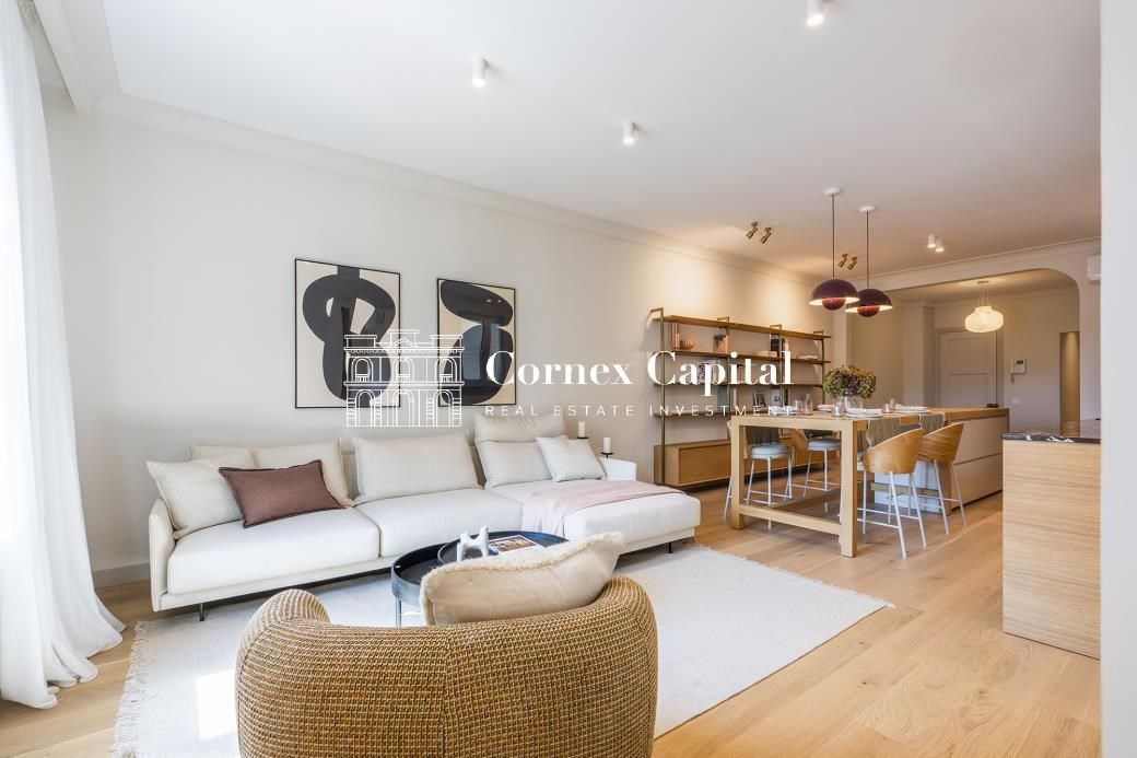 Exterior view of Flat for sale in  Barcelona Capital  with Air Conditioner, Heating and Terrace