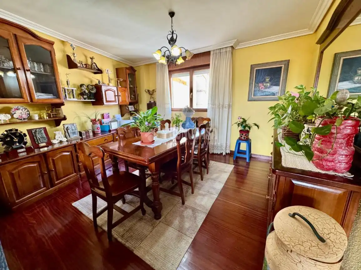 Comedor de Piso en venta en El Astillero   con Calefacción, Parquet y Terraza