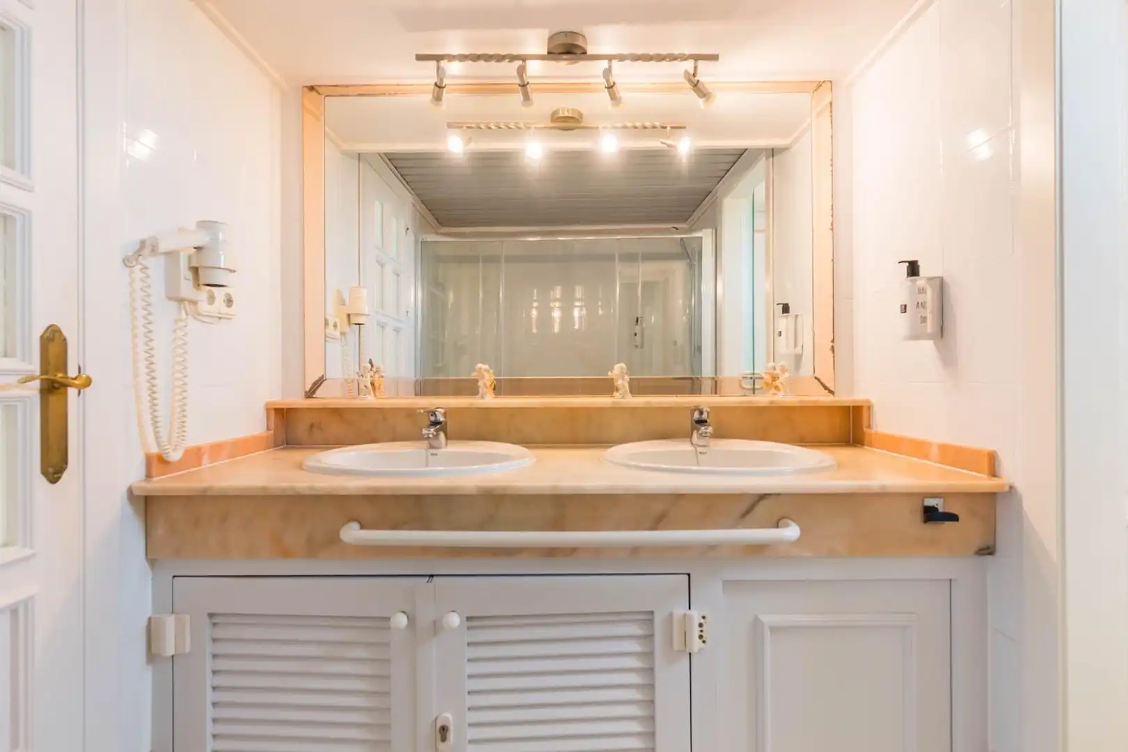 Bathroom of Flat for sale in La Manga del Mar Menor  with Heating, Private garden and Terrace