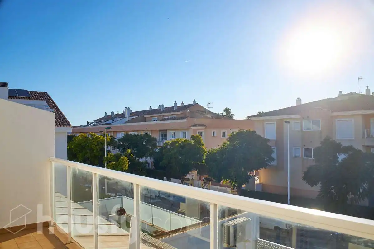 Vista exterior de Pis en venda en Jávea / Xàbia amb Aire condicionat, Terrassa i Piscina comunitària