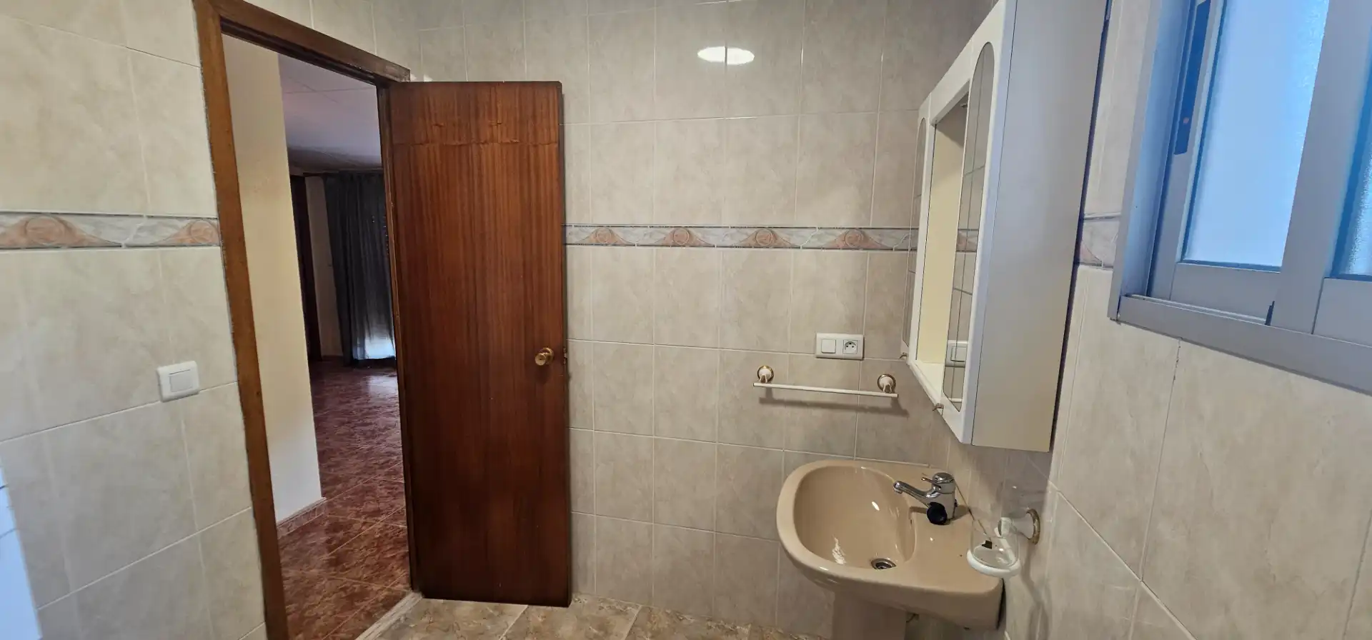 Bany de Casa o xalet en venda en Corbera amb Terrassa, Moblat i Balcó