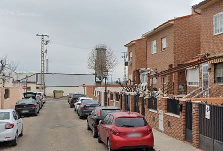 Vista exterior de Casa adosada en venda en Pantoja amb Calefacció, Jardí privat i Parquet
