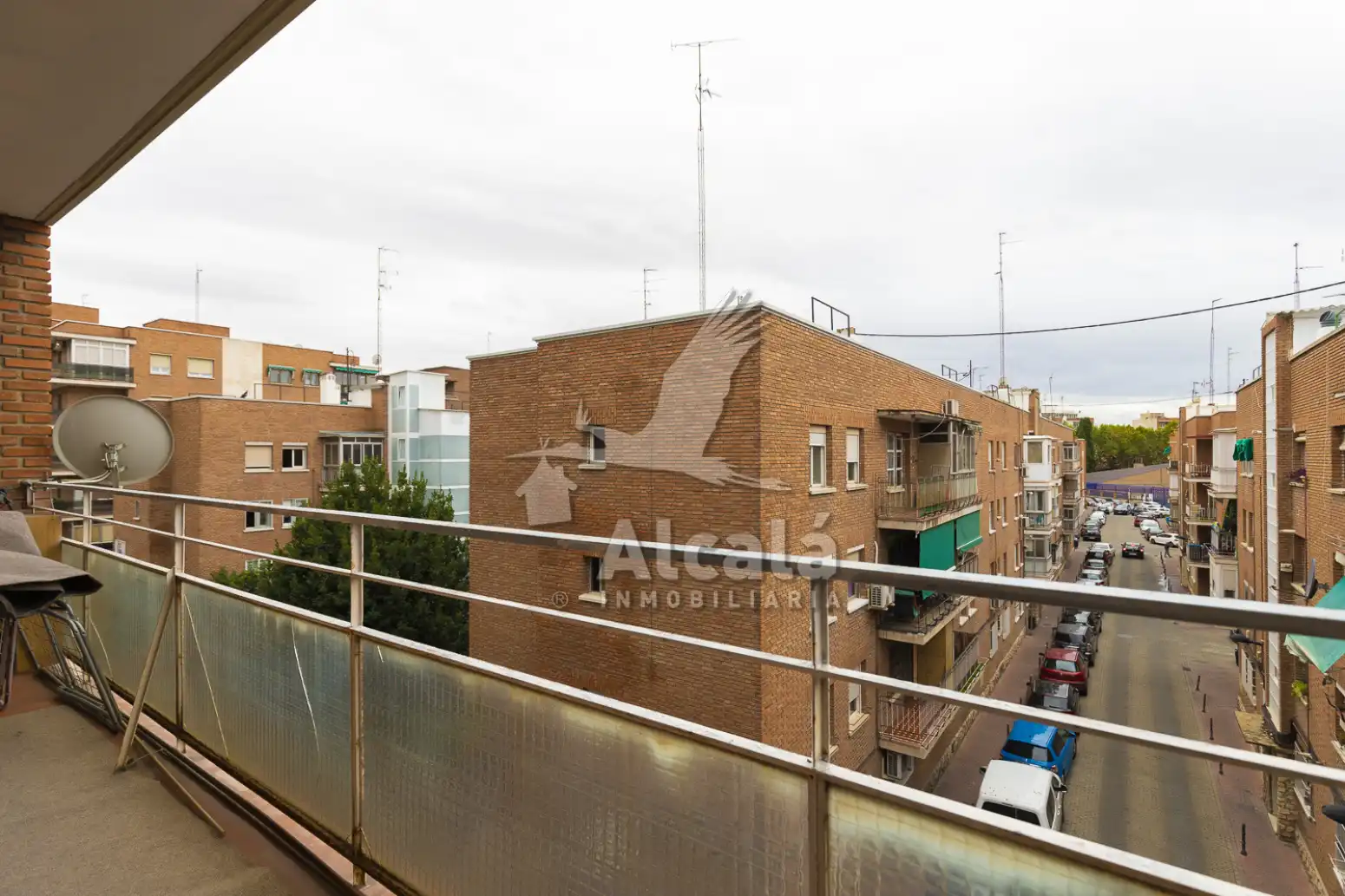 Vista exterior de Piso en venta en Alcalá de Henares con Calefacción, Parquet y Terraza
