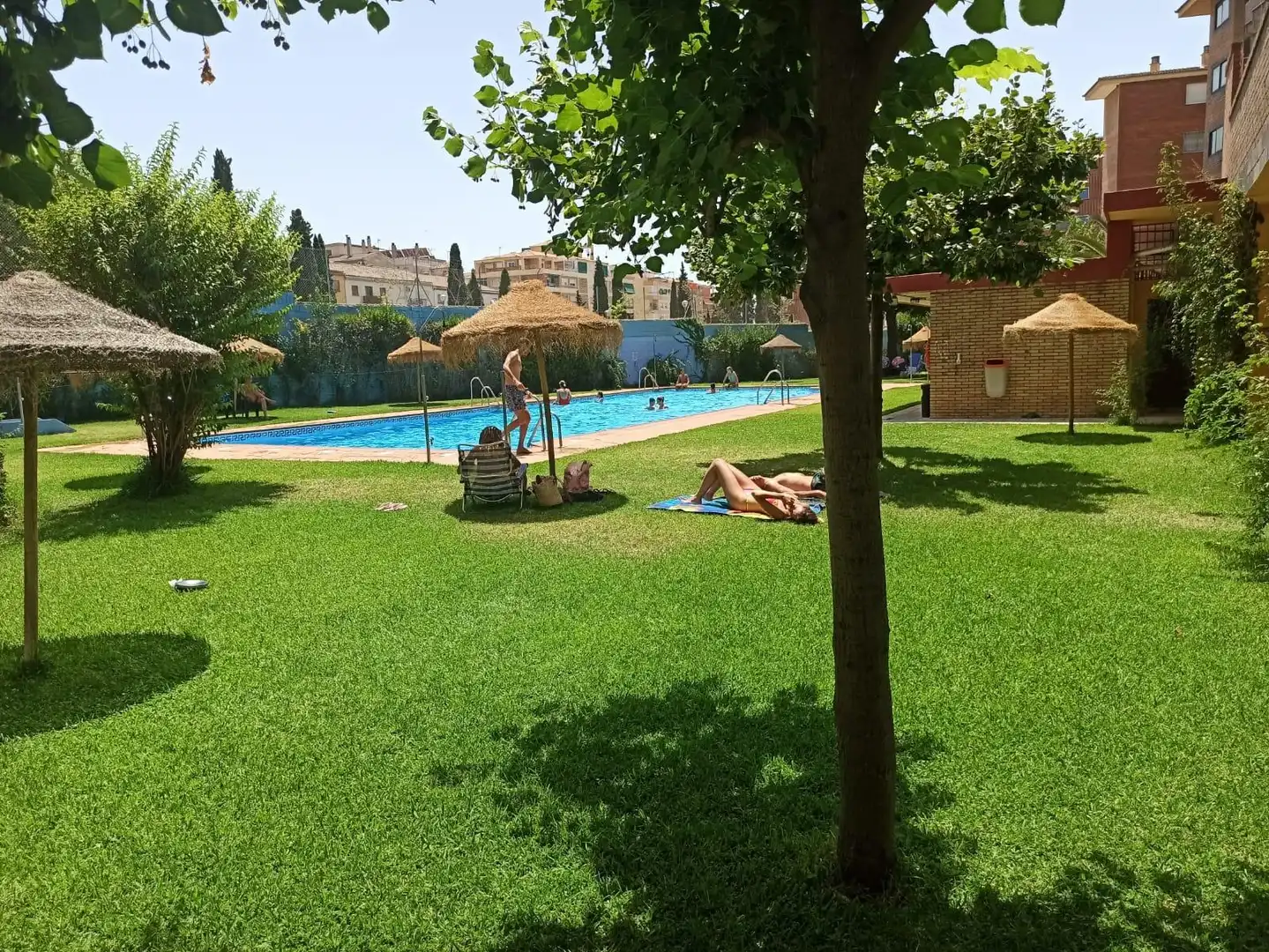 Flat with pool to rent in Beiro, imagen 3