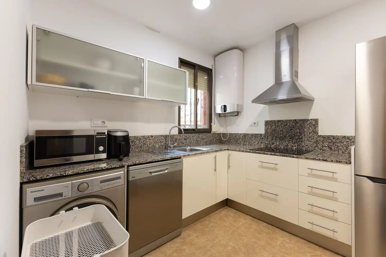 Kitchen of Flat for rent in Valencia  with Air Conditioner, Heating and Furnished
