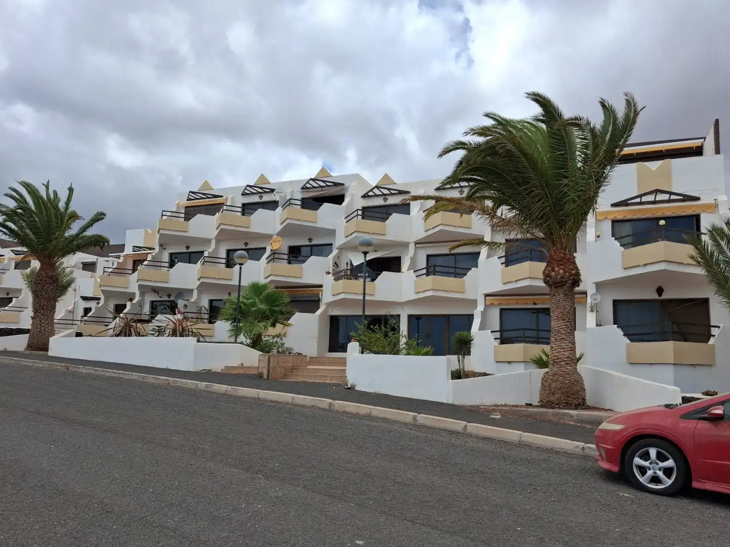 Exterior view of Study for sale in Giniginamar